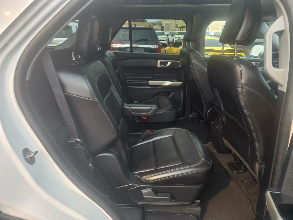 Photo 18 of this FORD EXPLORER