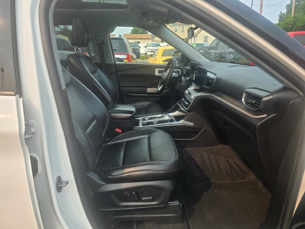 Photo 19 of this FORD EXPLORER
