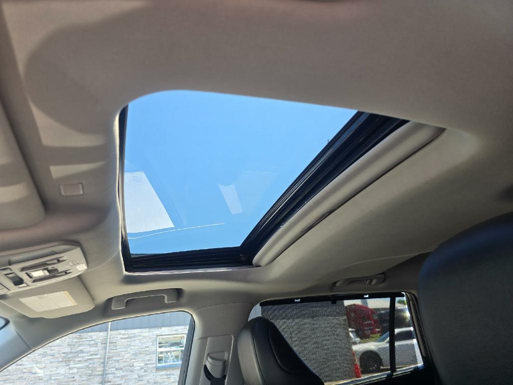 Photo 13 of this TOYOTA HIGHLANDER
