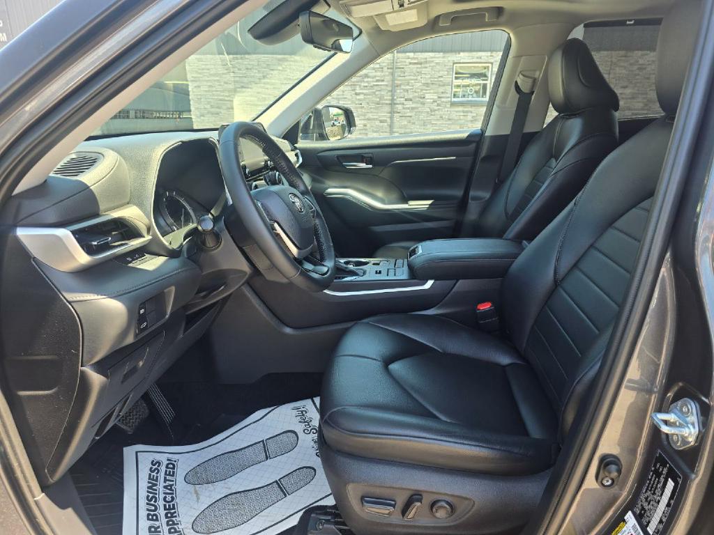 Photo 14 of this TOYOTA HIGHLANDER