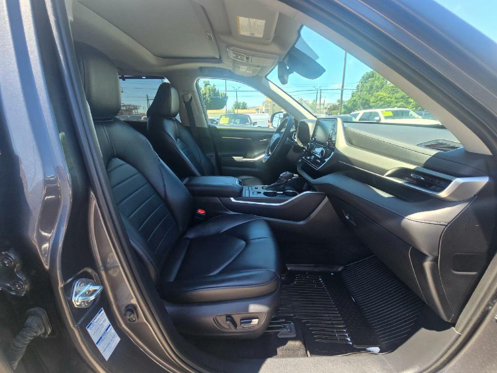 Photo 19 of this TOYOTA HIGHLANDER