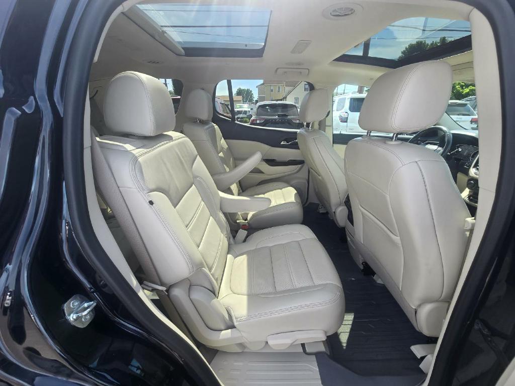 Photo 16 of this GMC ACADIA