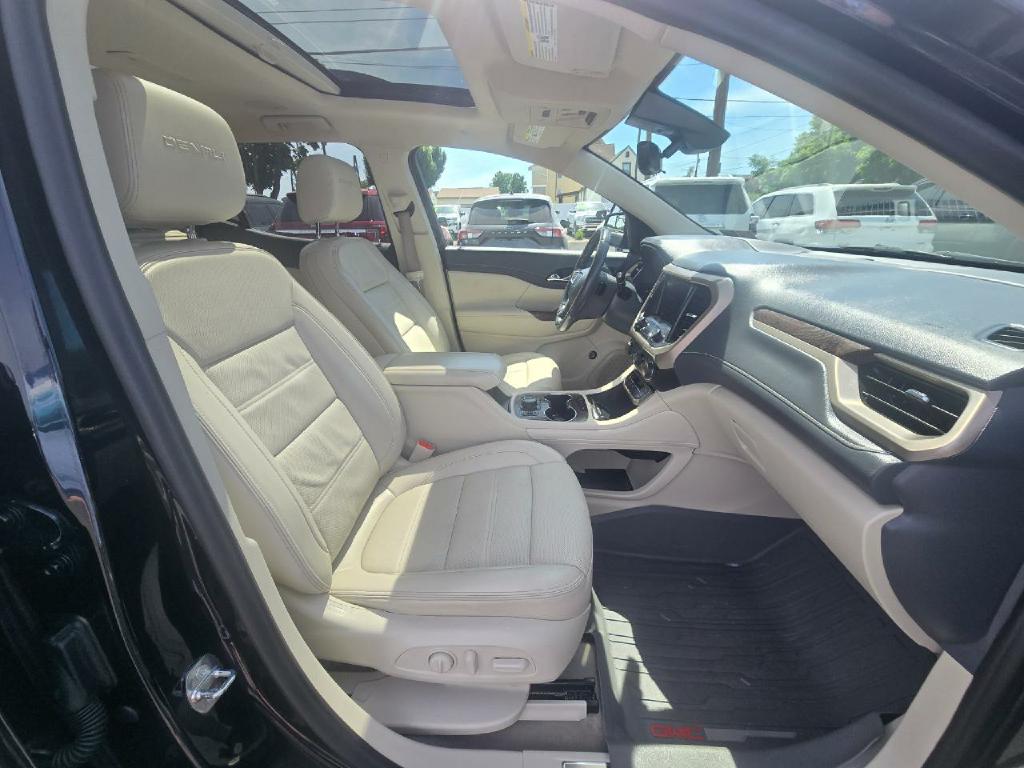 Photo 18 of this GMC ACADIA