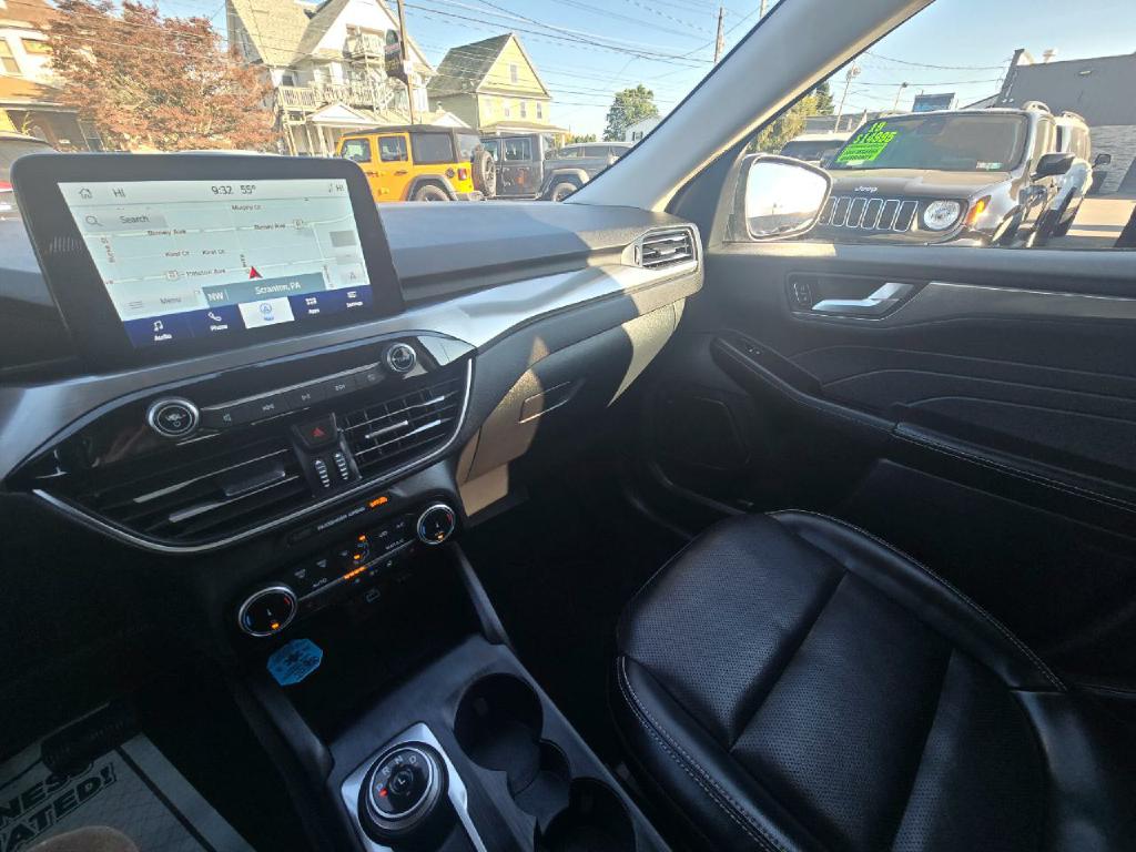 Photo 12 of this FORD ESCAPE