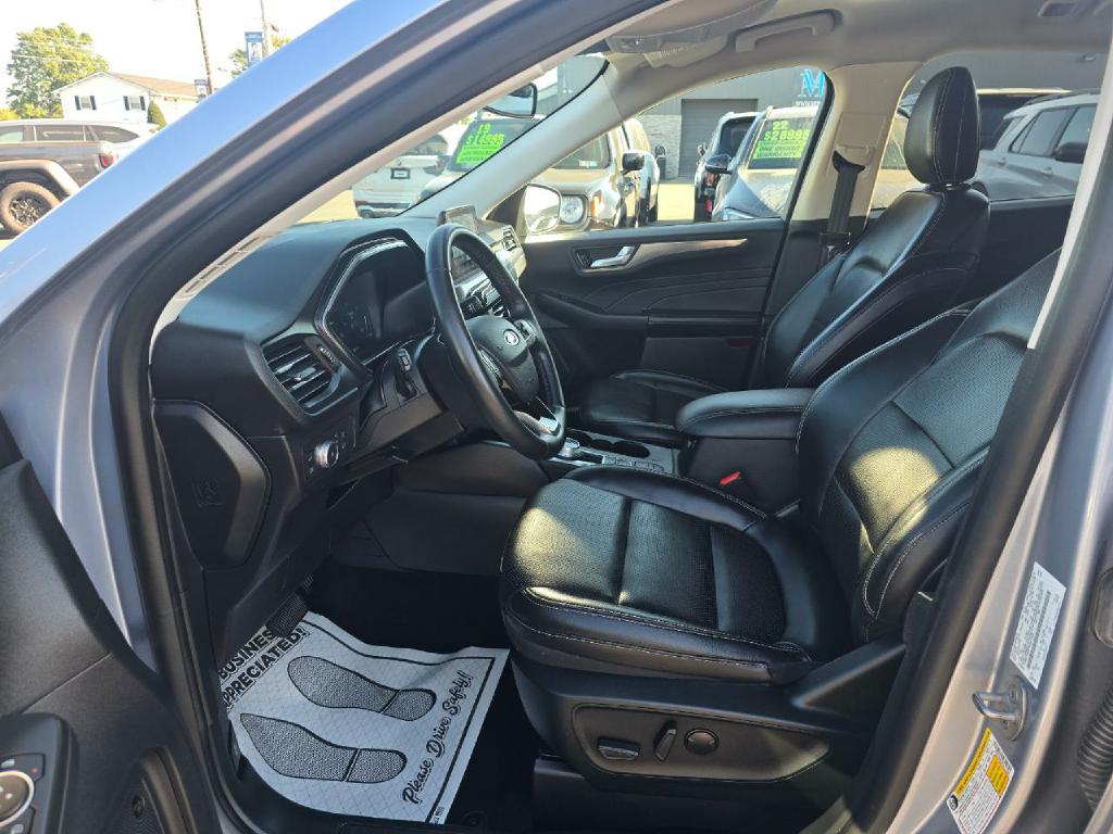 Photo 13 of this FORD ESCAPE