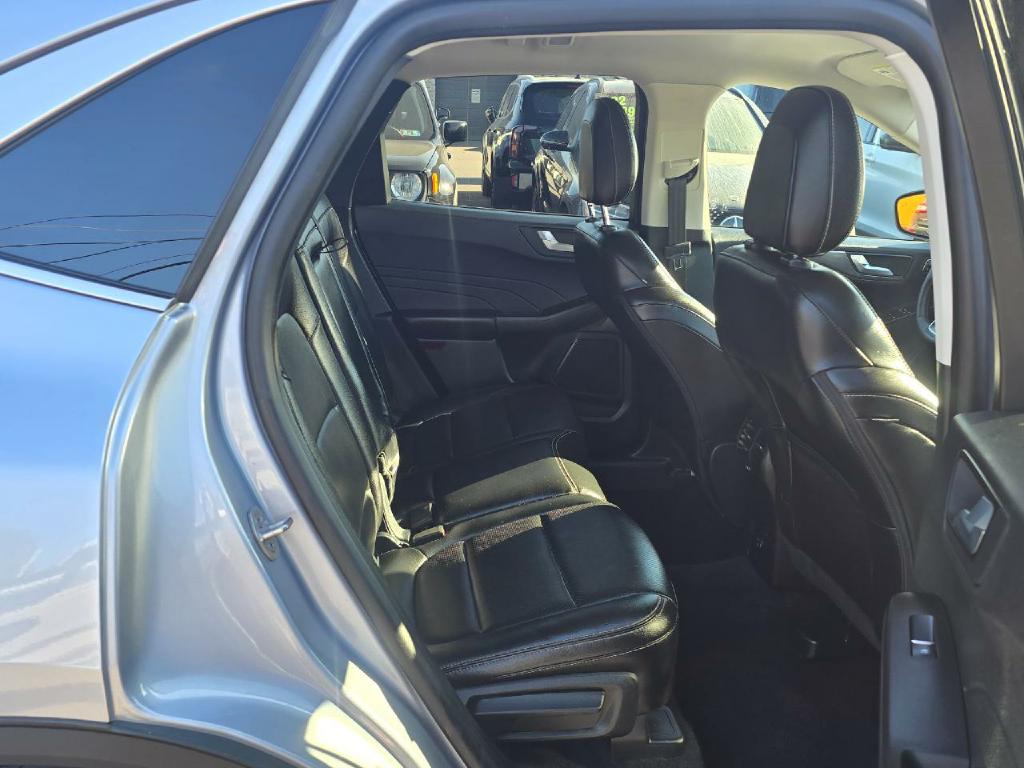 Photo 15 of this FORD ESCAPE