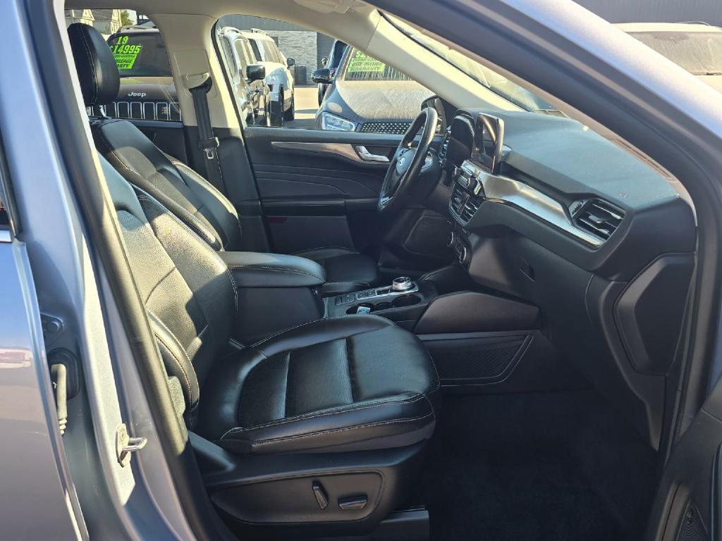 Photo 16 of this FORD ESCAPE