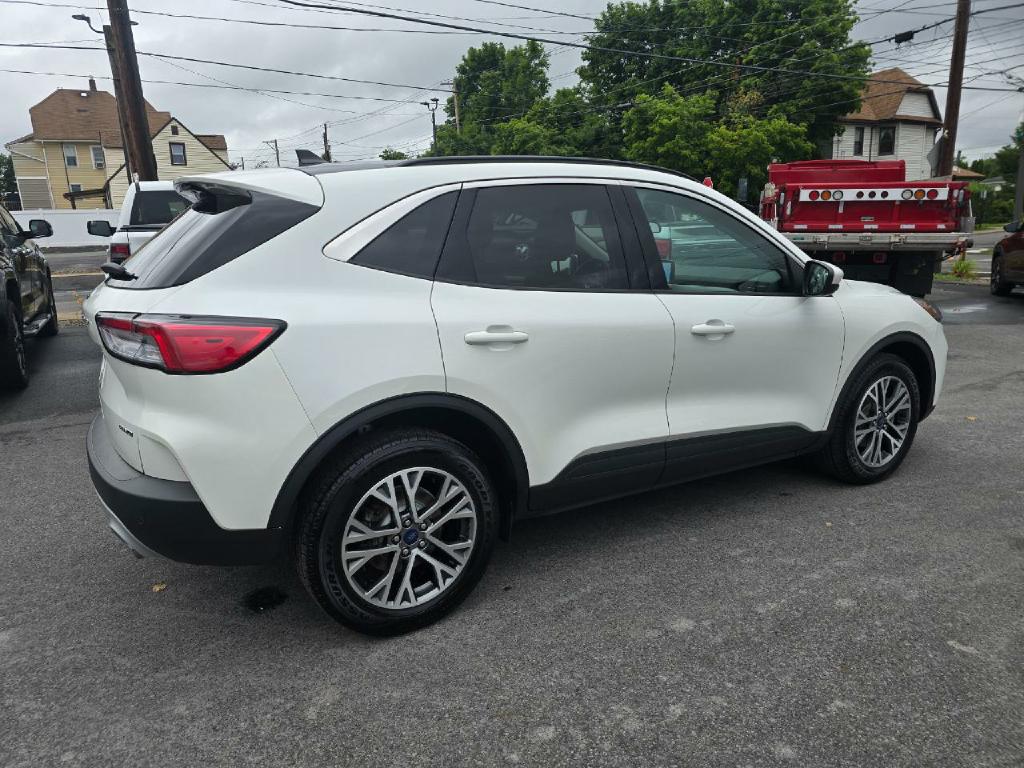 Photo 5 of this FORD ESCAPE