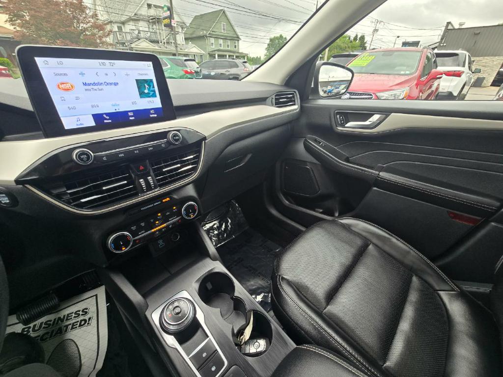 Photo 11 of this FORD ESCAPE