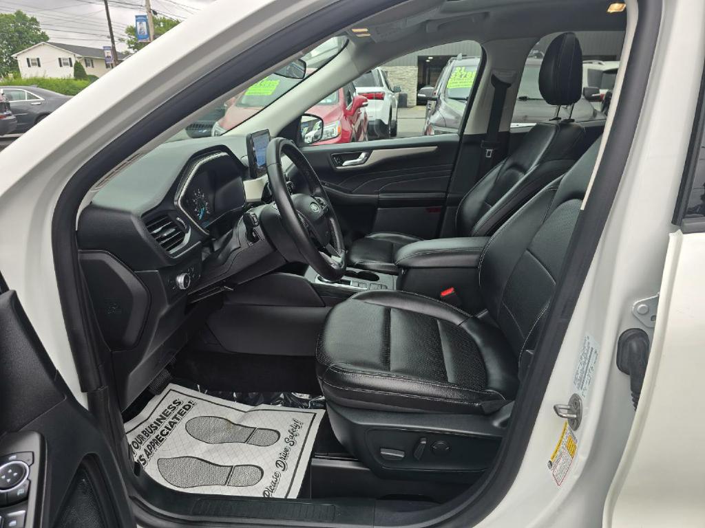 Photo 13 of this FORD ESCAPE