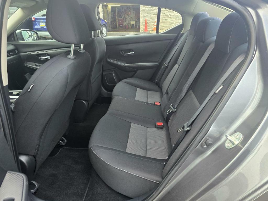 Photo 13 of this NISSAN SENTRA