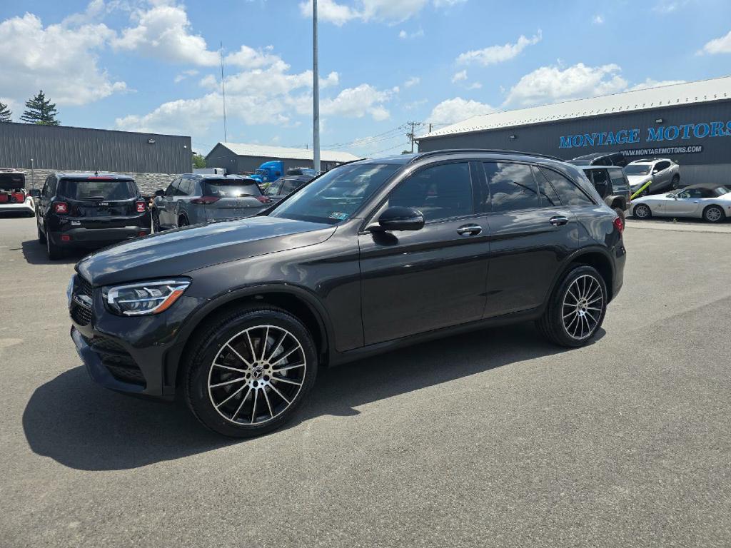 Photo 3 of this MERCEDES-BENZ GLC