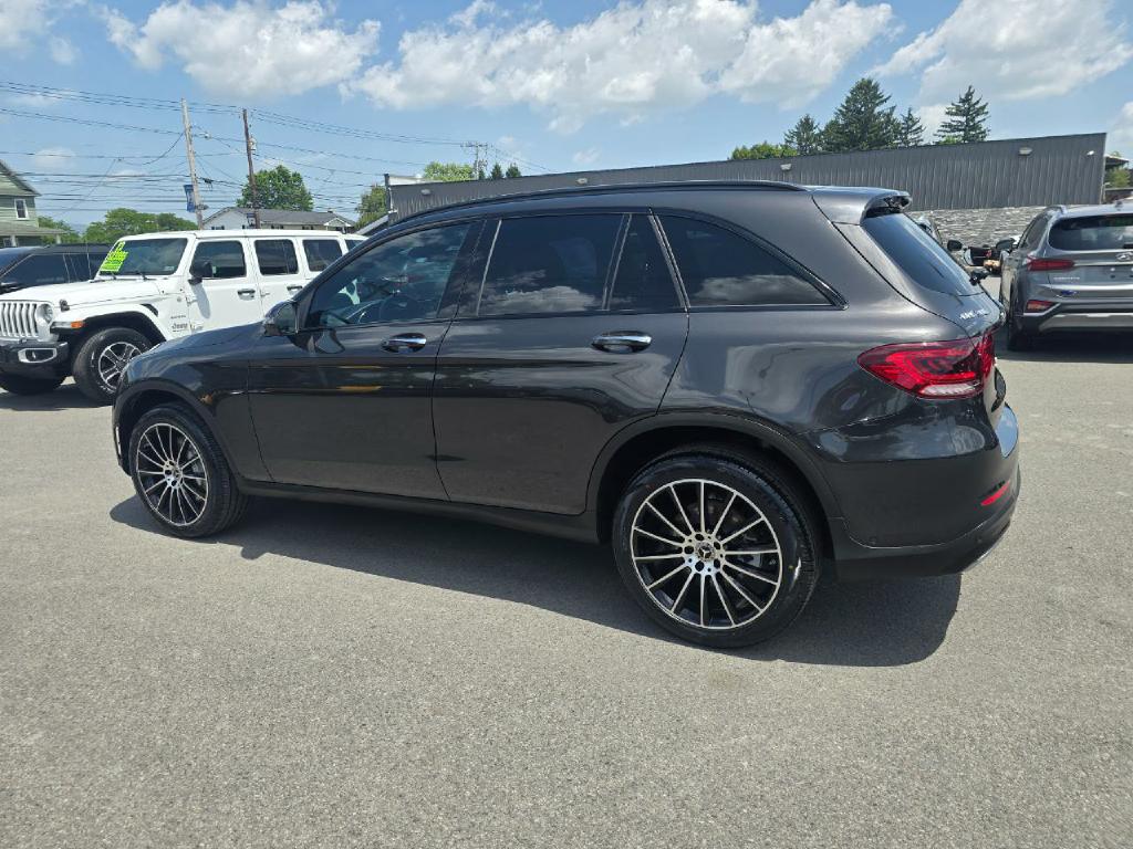 Photo 4 of this MERCEDES-BENZ GLC