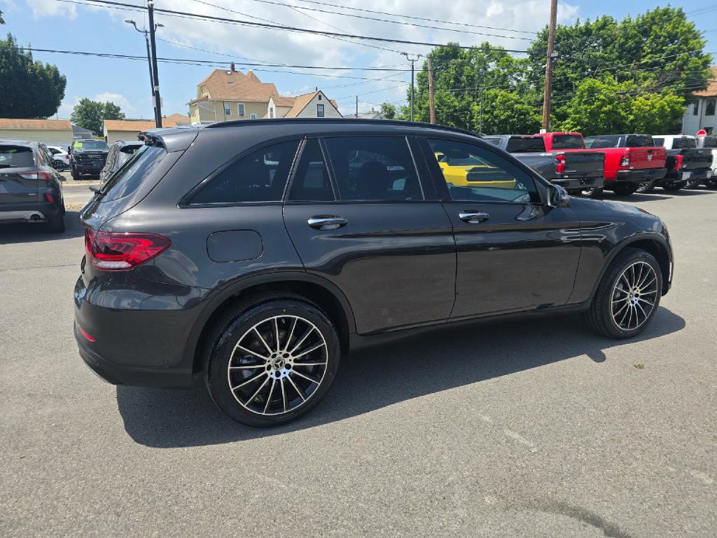 Photo 5 of this MERCEDES-BENZ GLC
