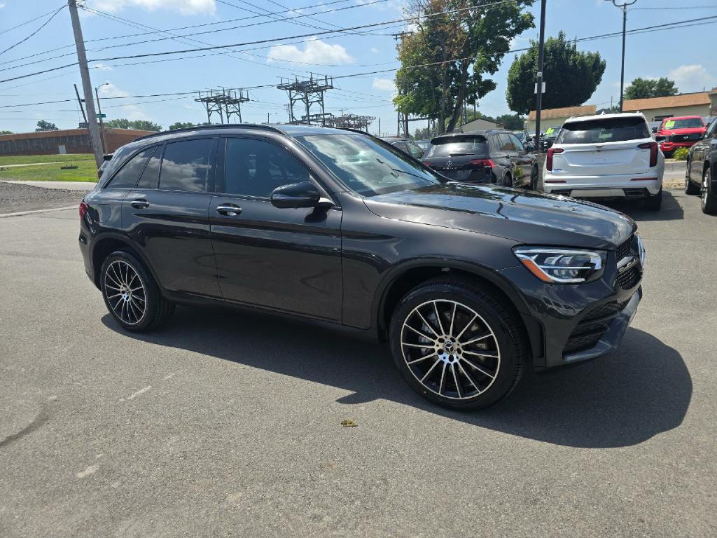 Photo 6 of this MERCEDES-BENZ GLC