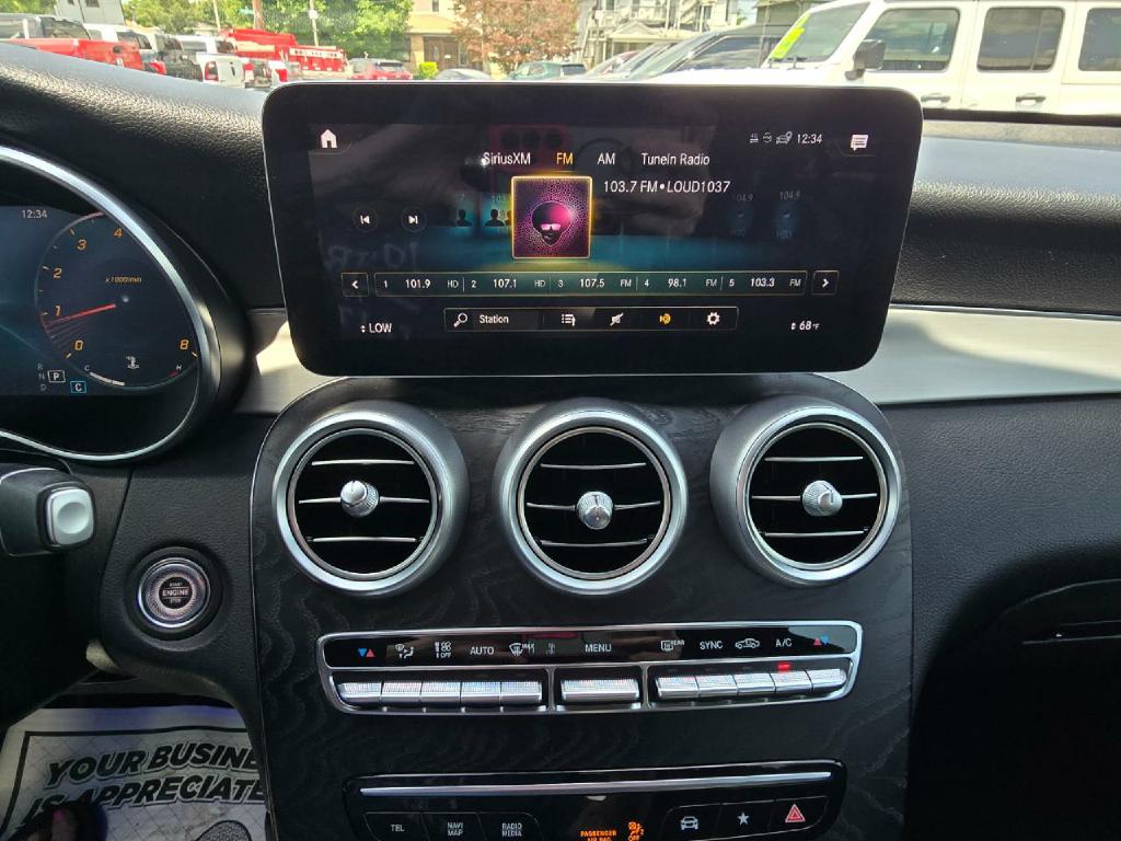 Photo 9 of this MERCEDES-BENZ GLC