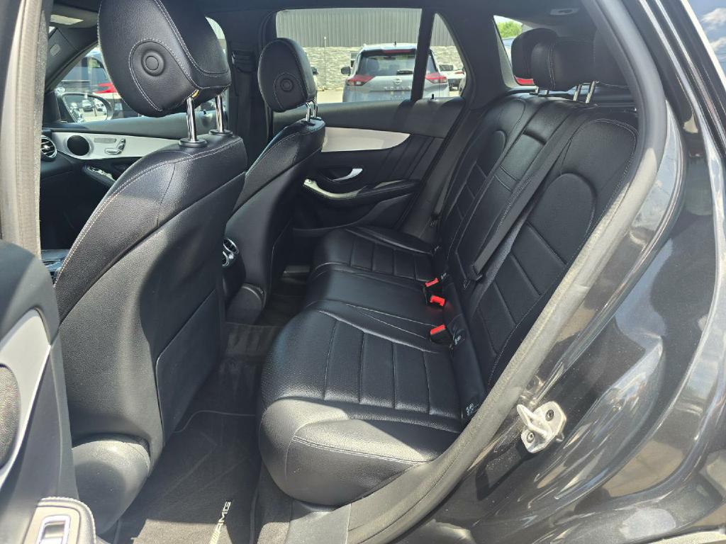 Photo 13 of this MERCEDES-BENZ GLC