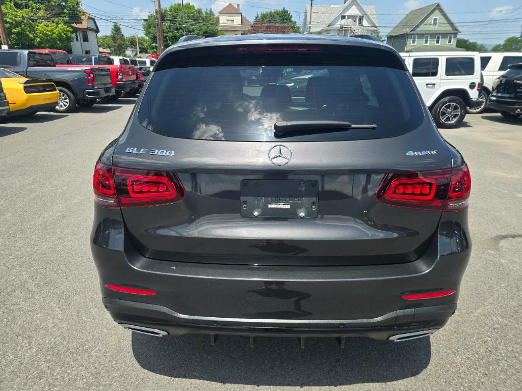 Photo 16 of this MERCEDES-BENZ GLC