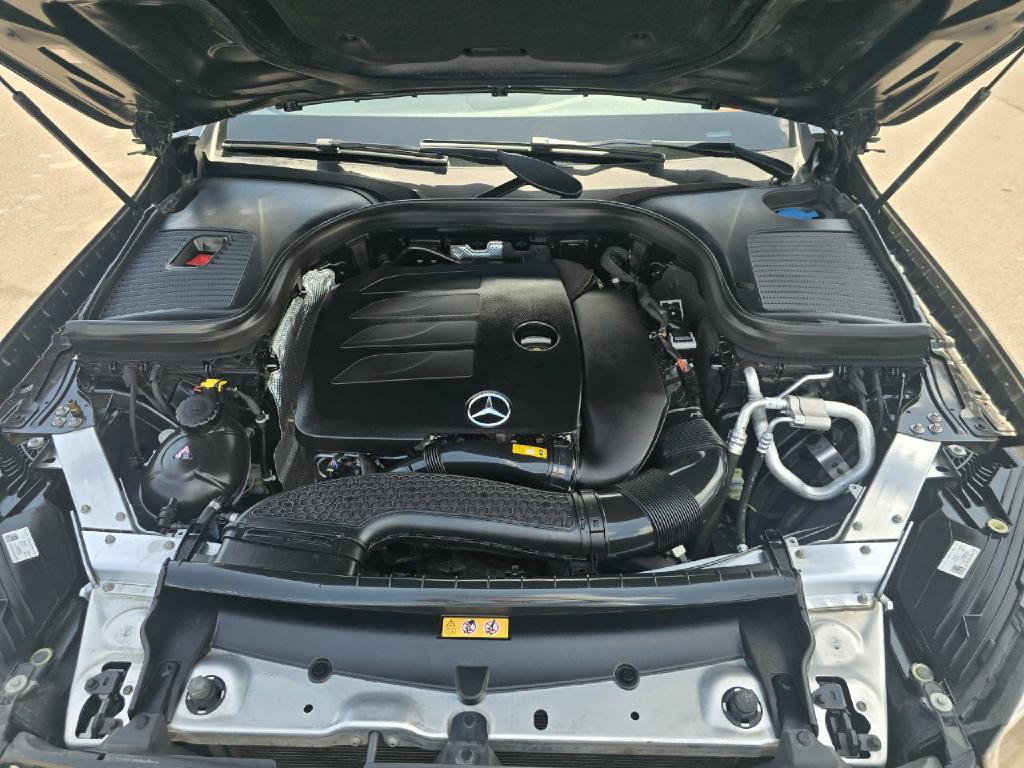 Photo 18 of this MERCEDES-BENZ GLC