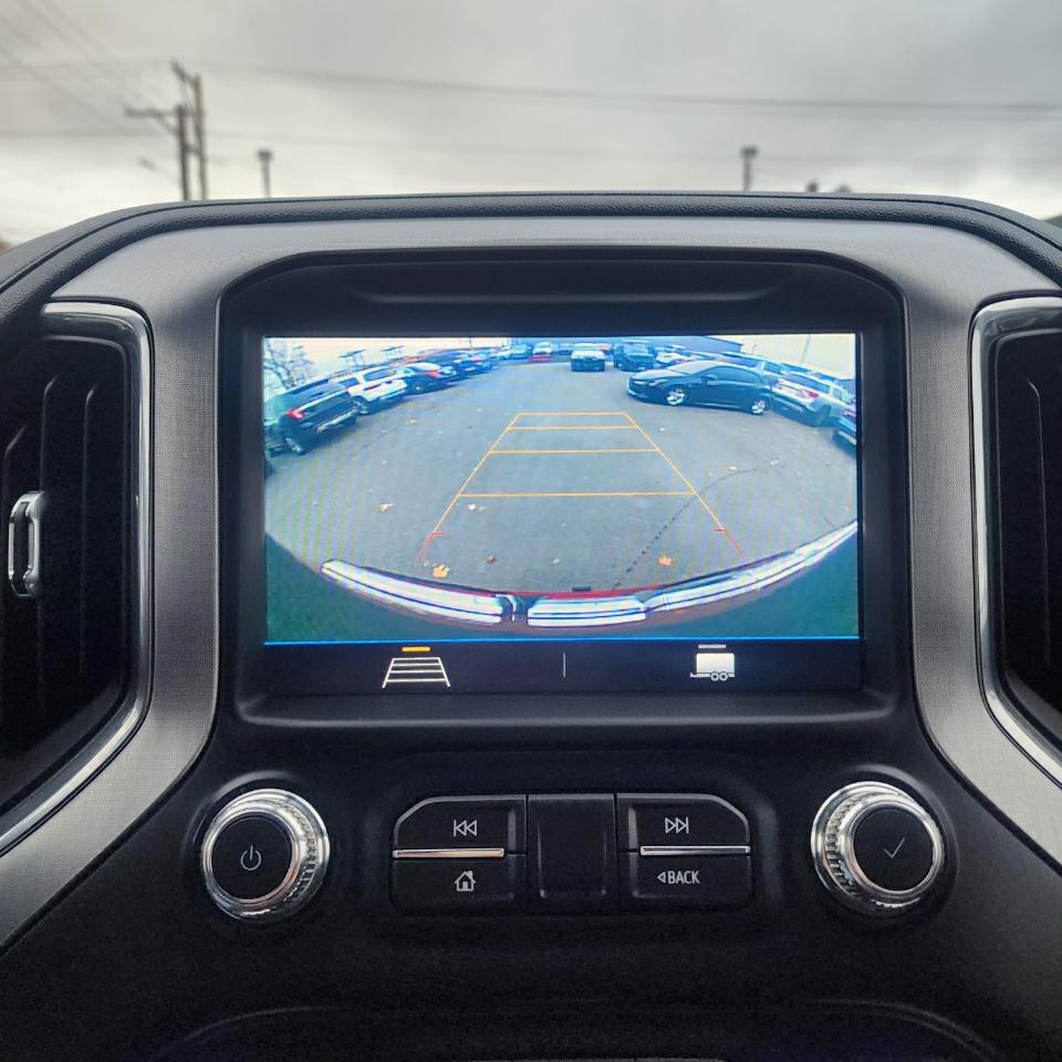 Photo 10 of this GMC SIERRA 1500 LIM