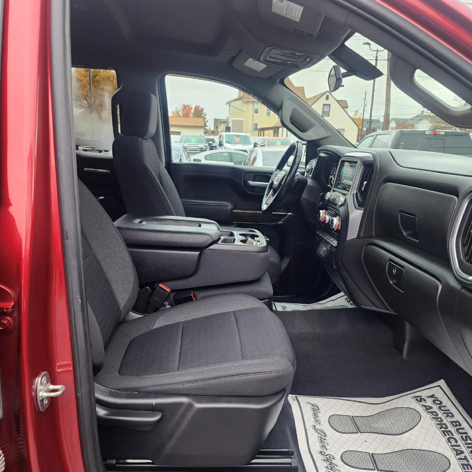 Photo 12 of this GMC SIERRA 1500 LIM