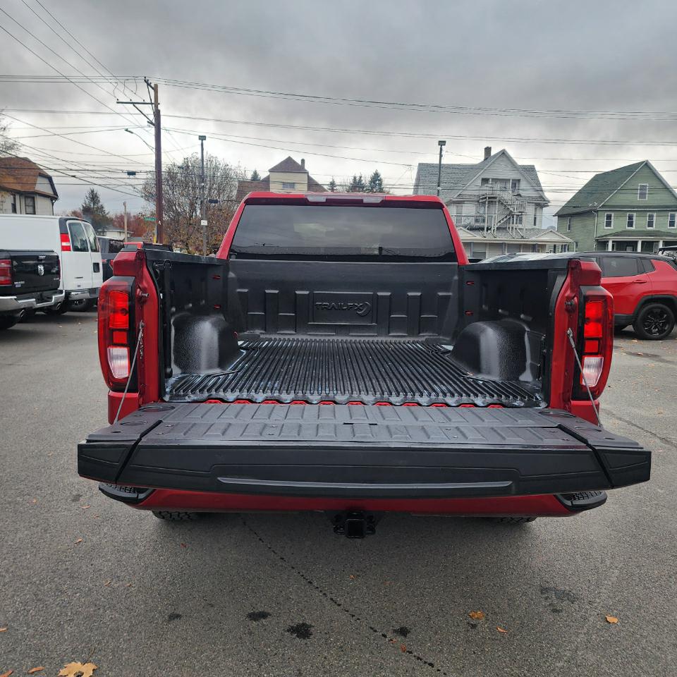 Photo 18 of this GMC SIERRA 1500 LIM