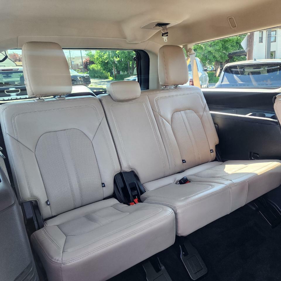 Photo 14 of this FORD EXPEDITION MAX