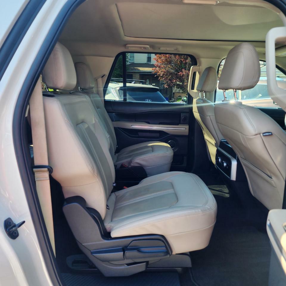 Photo 15 of this FORD EXPEDITION MAX