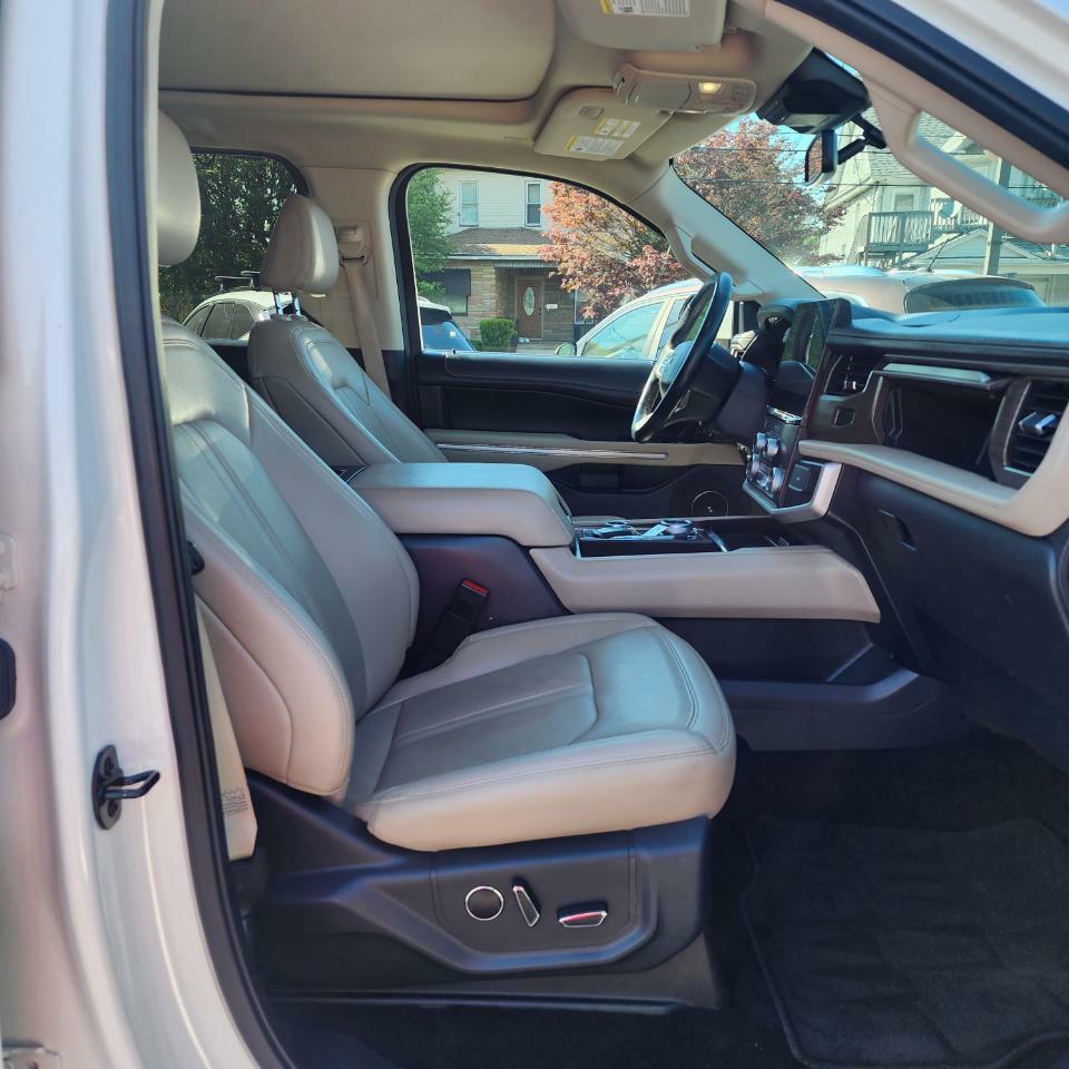 Photo 16 of this FORD EXPEDITION MAX