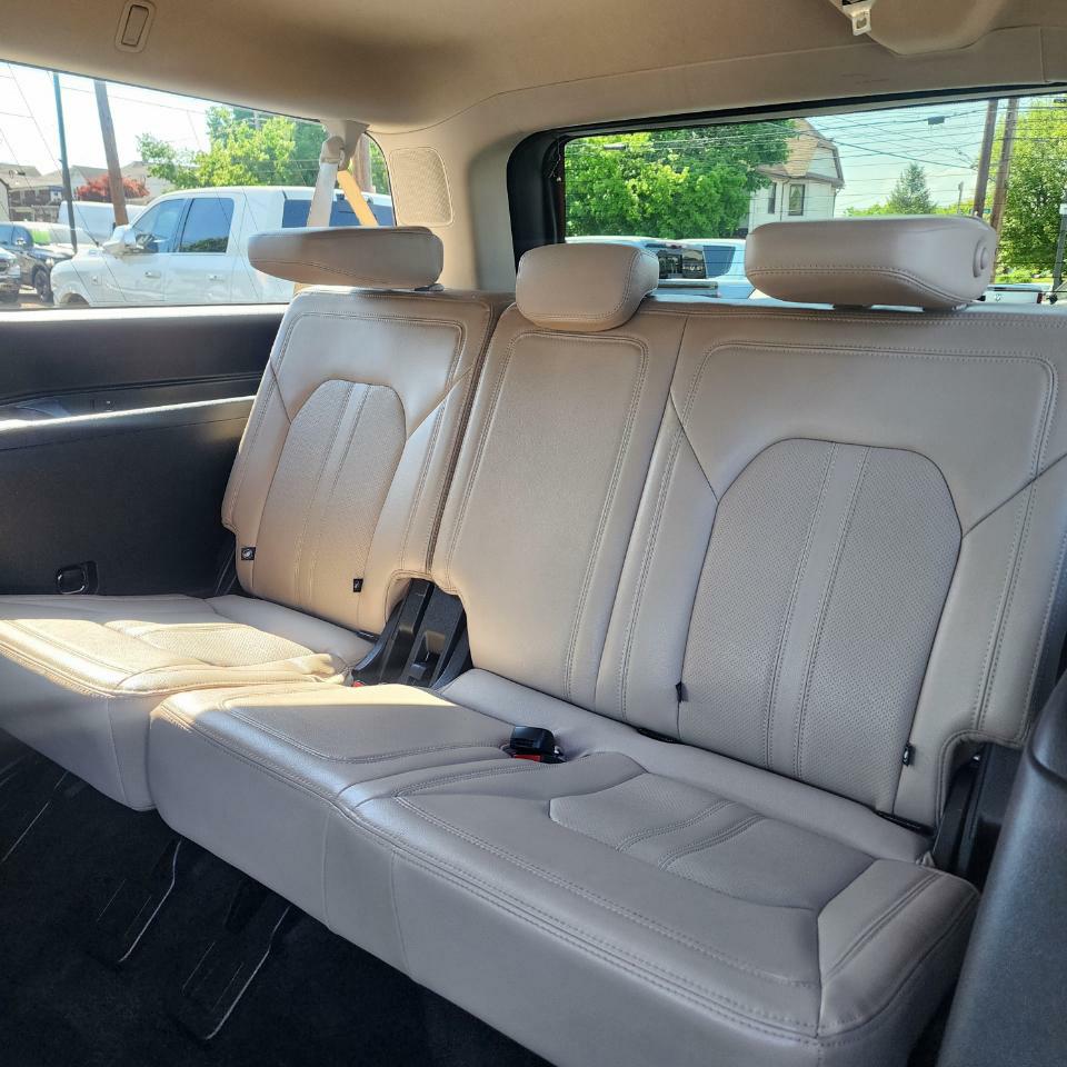 Photo 19 of this FORD EXPEDITION MAX