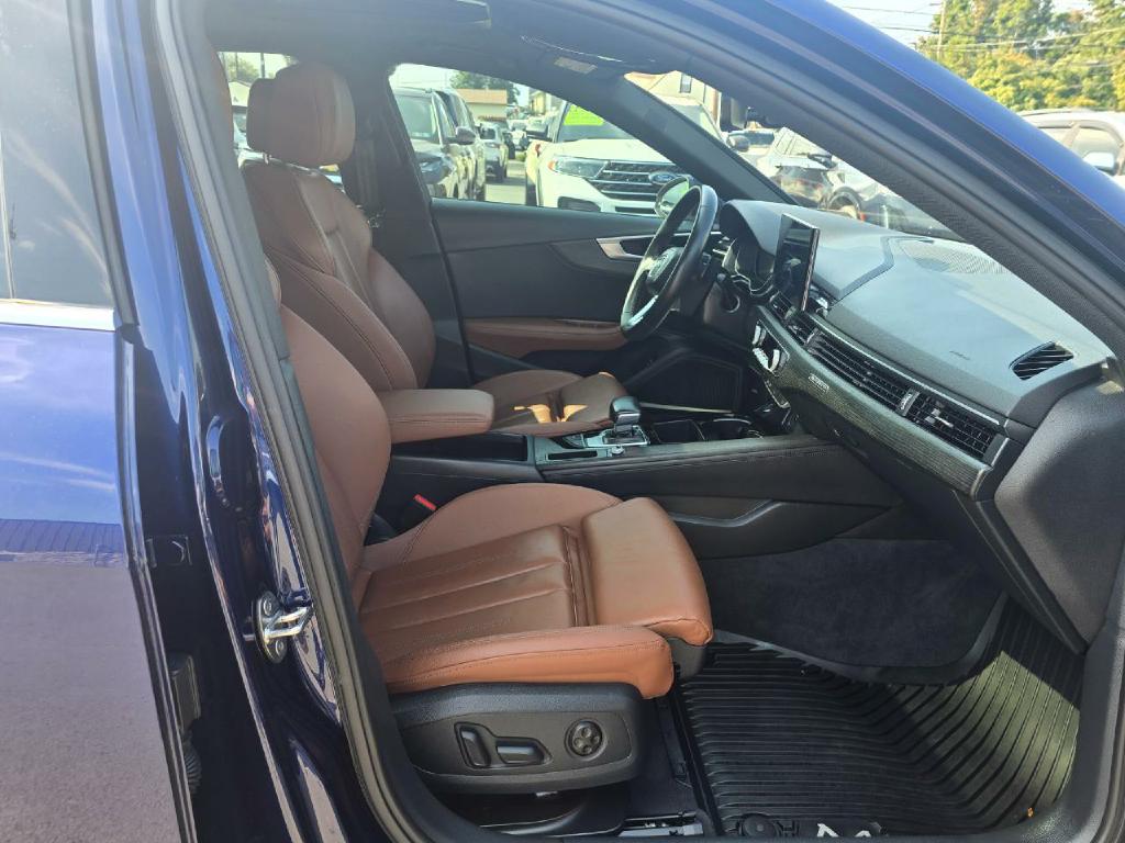 Photo 16 of this AUDI A4 SEDAN