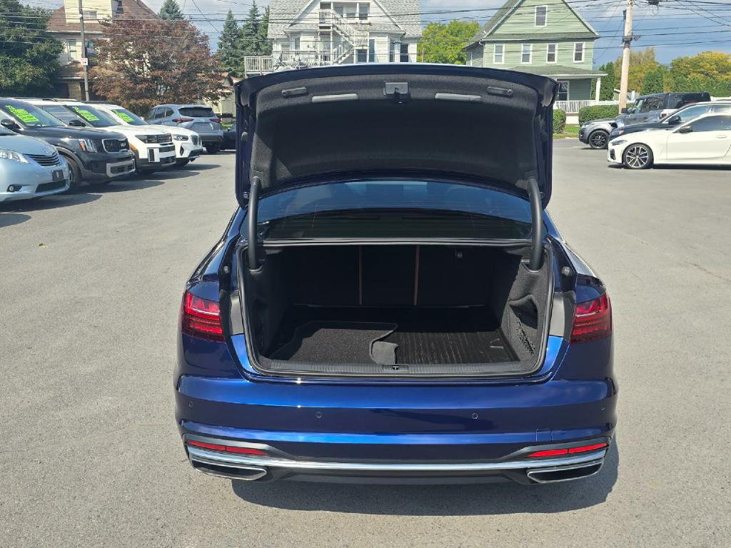 Photo 18 of this AUDI A4 SEDAN
