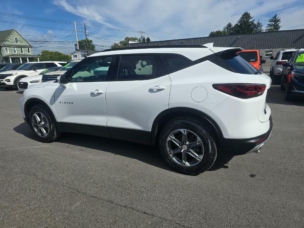 Photo 4 of this CHEVROLET BLAZER