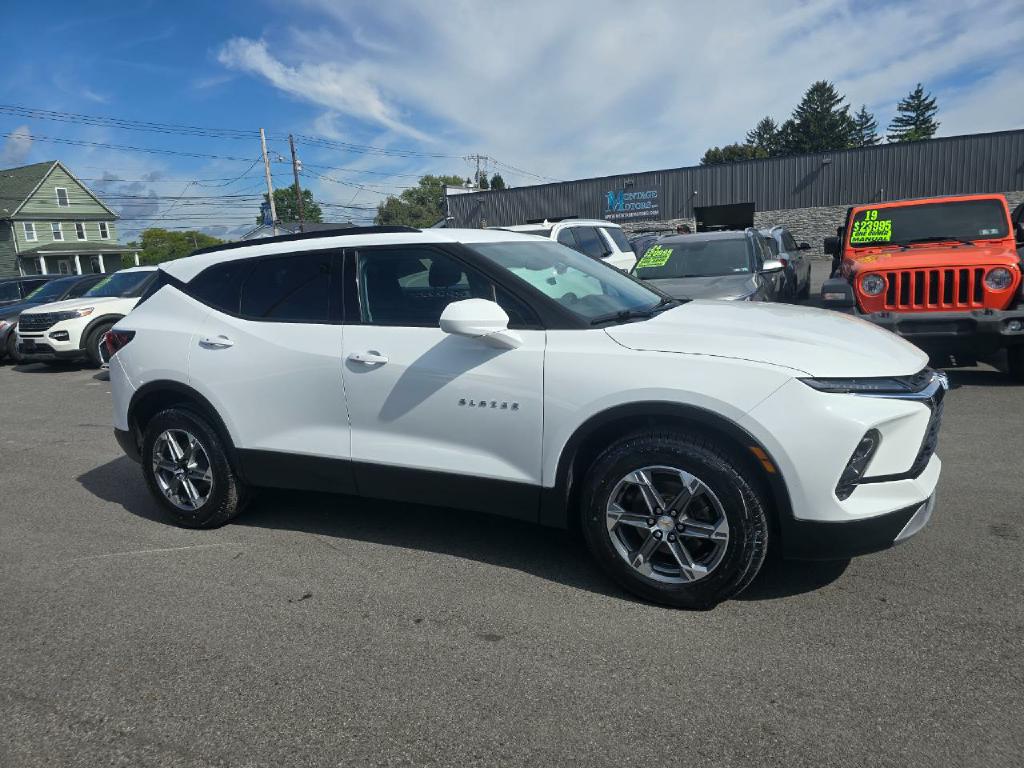 Photo 5 of this CHEVROLET BLAZER