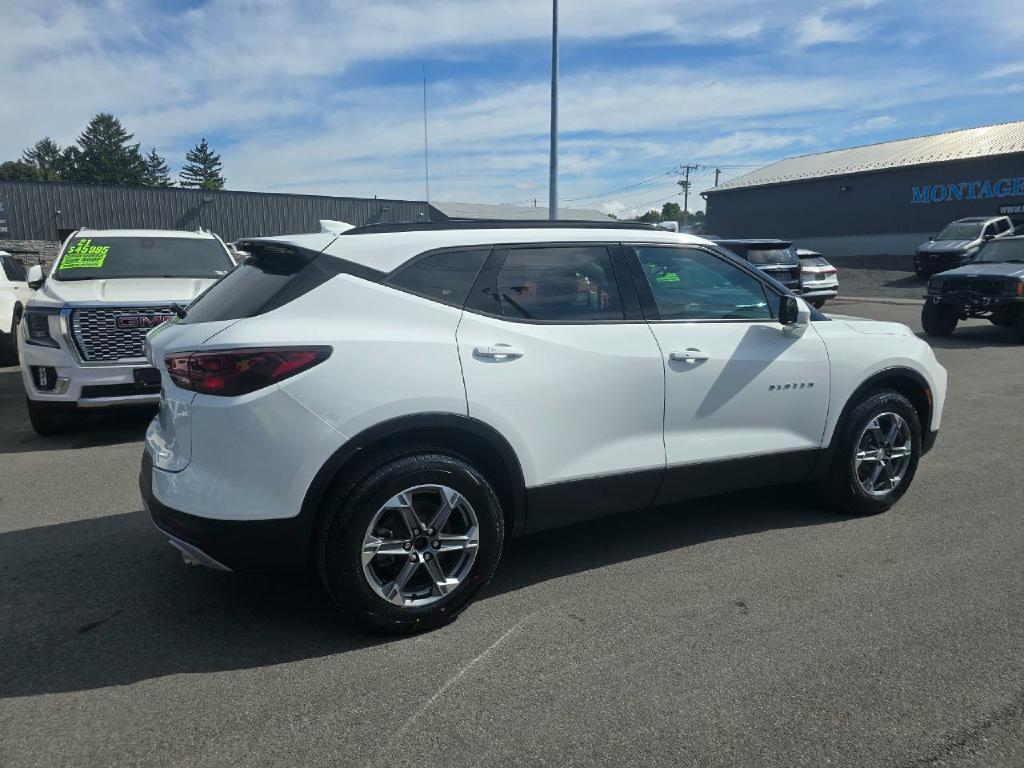 Photo 6 of this CHEVROLET BLAZER