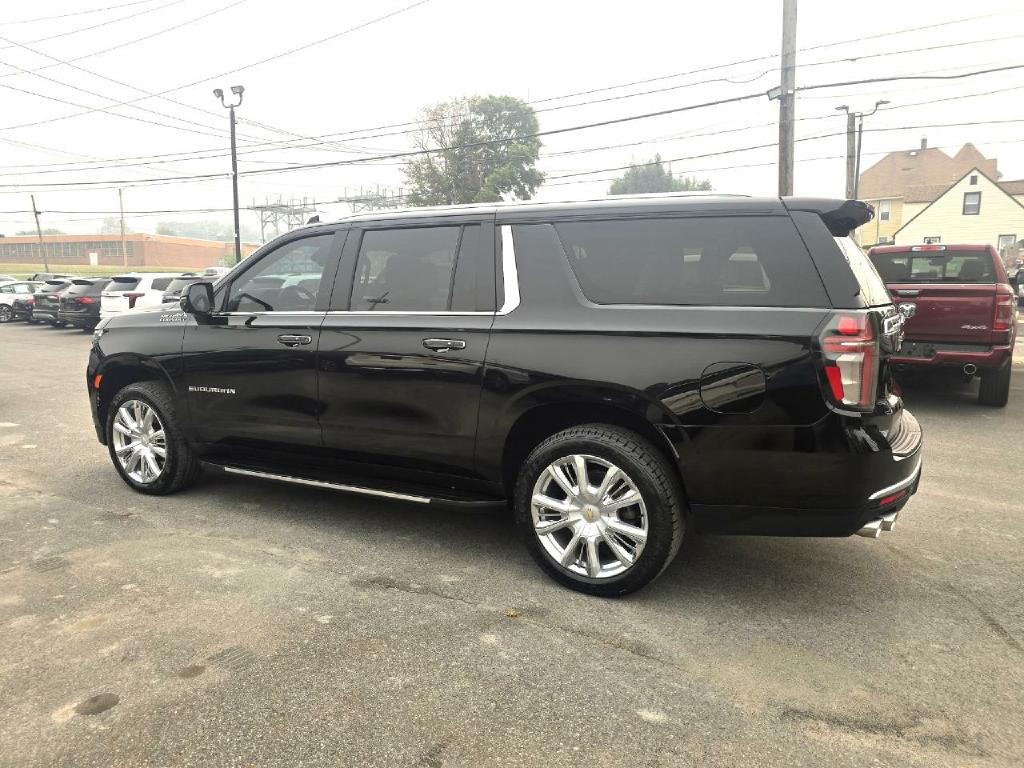 Photo 4 of this CHEVROLET SUBURBAN