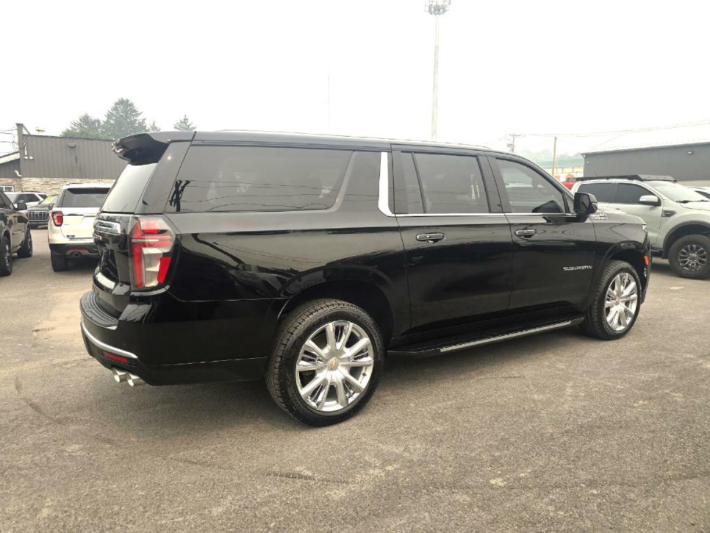 Photo 5 of this CHEVROLET SUBURBAN