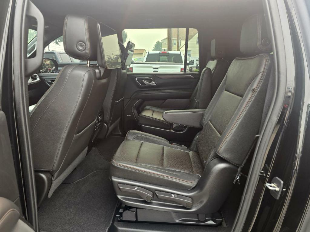 Photo 14 of this CHEVROLET SUBURBAN