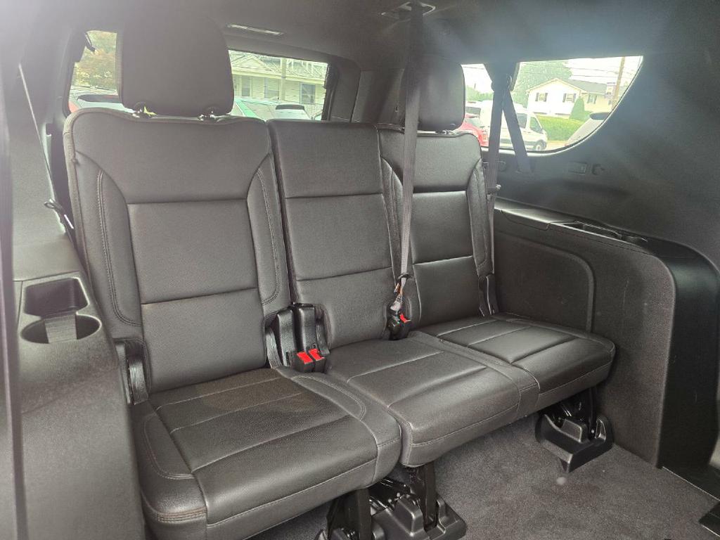 Photo 16 of this CHEVROLET SUBURBAN