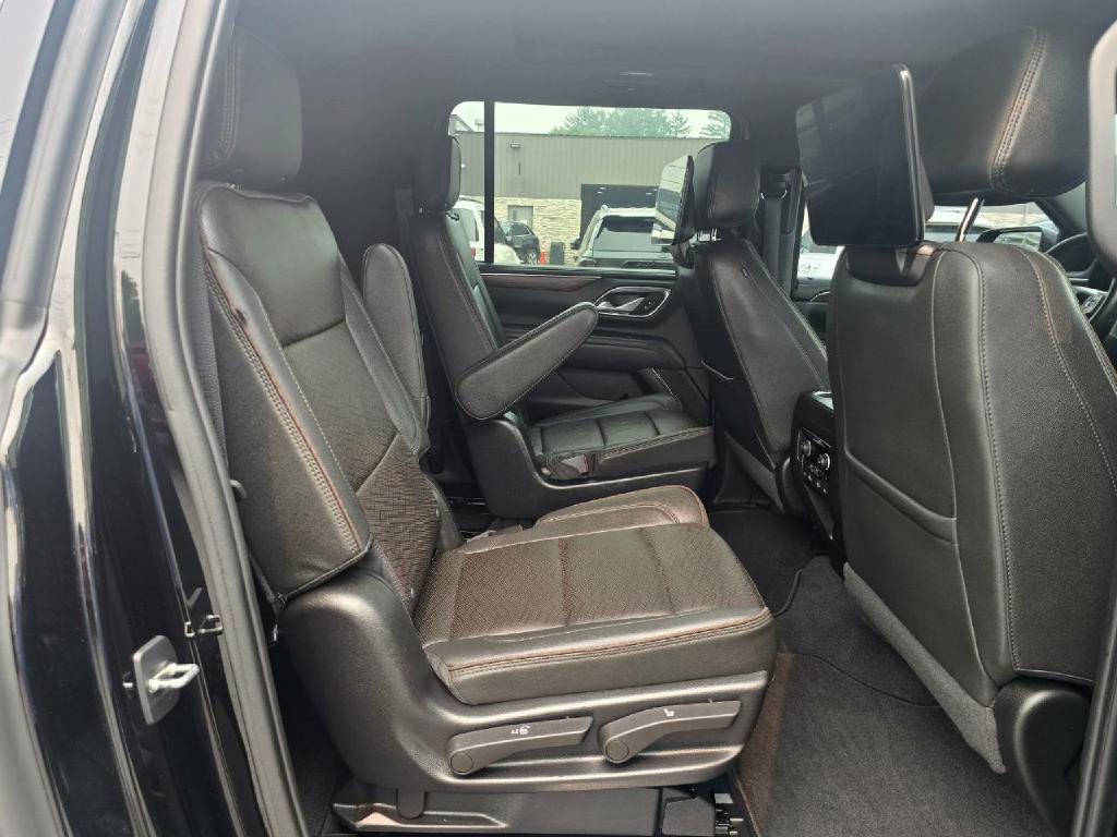 Photo 17 of this CHEVROLET SUBURBAN