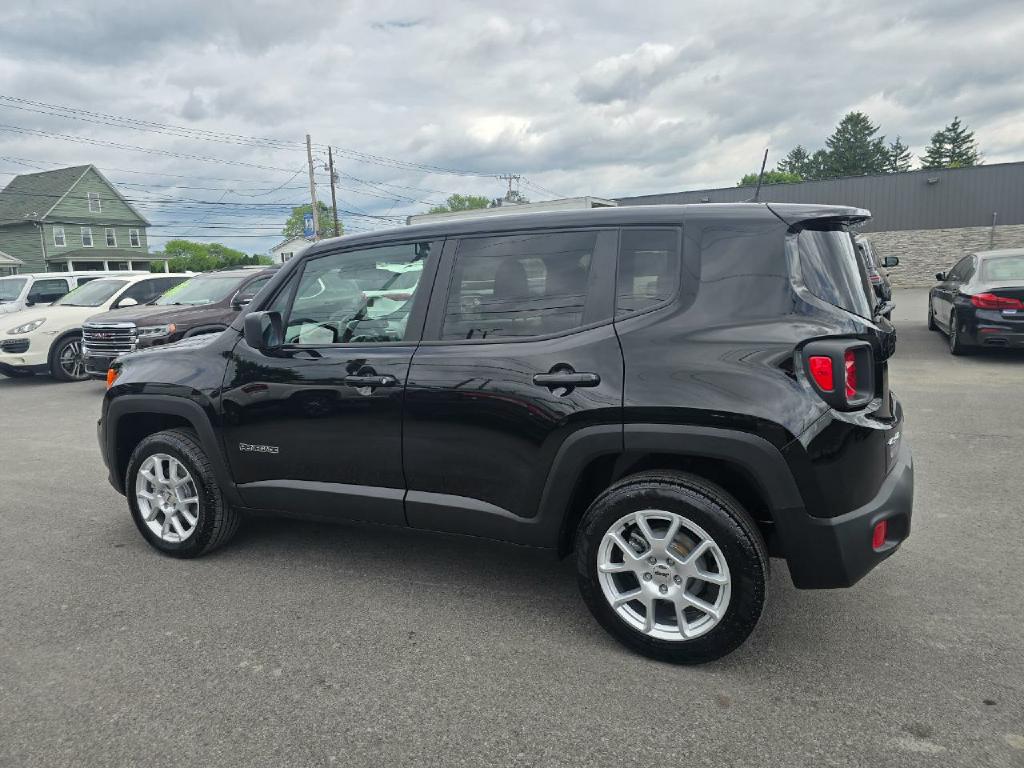 Photo 4 of this JEEP RENEGADE