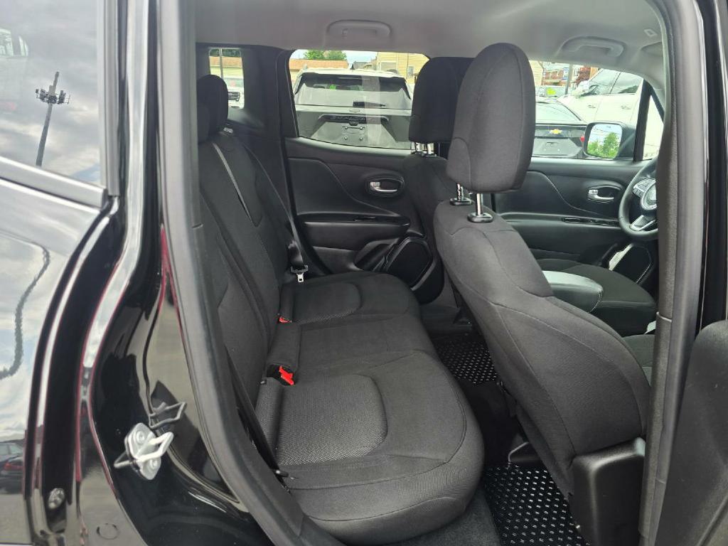 Photo 14 of this JEEP RENEGADE