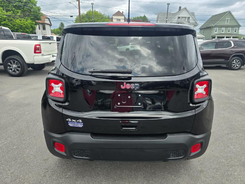 Photo 16 of this JEEP RENEGADE