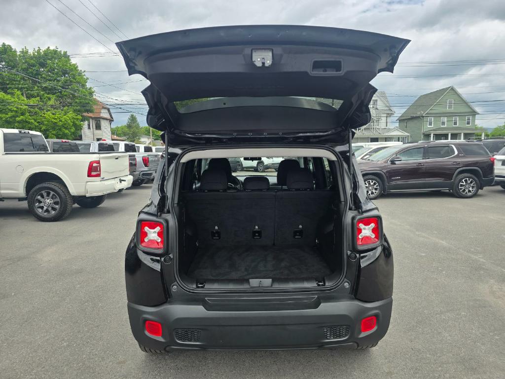 Photo 17 of this JEEP RENEGADE