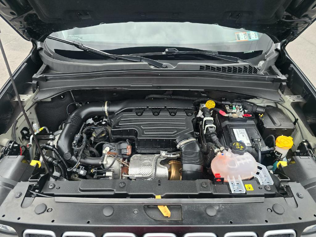 Photo 18 of this JEEP RENEGADE