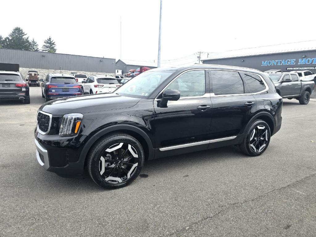 Photo 3 of this KIA TELLURIDE