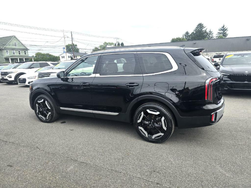Photo 4 of this KIA TELLURIDE