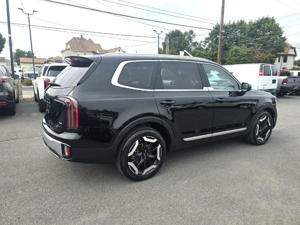 Photo 5 of this KIA TELLURIDE