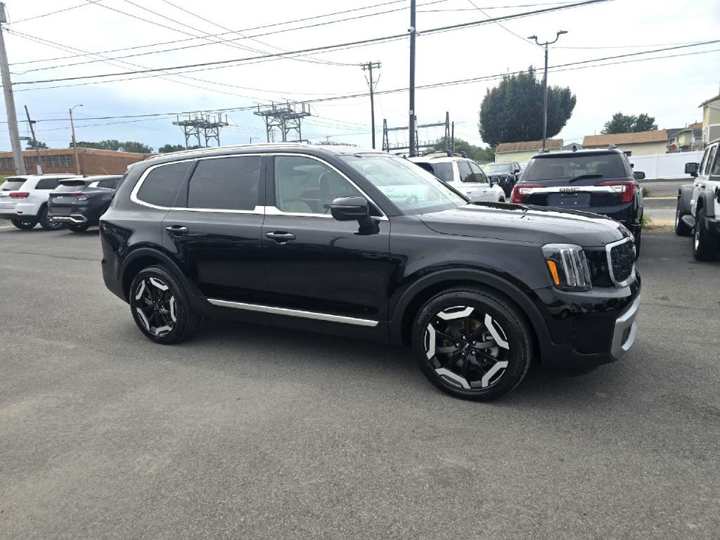 Photo 6 of this KIA TELLURIDE