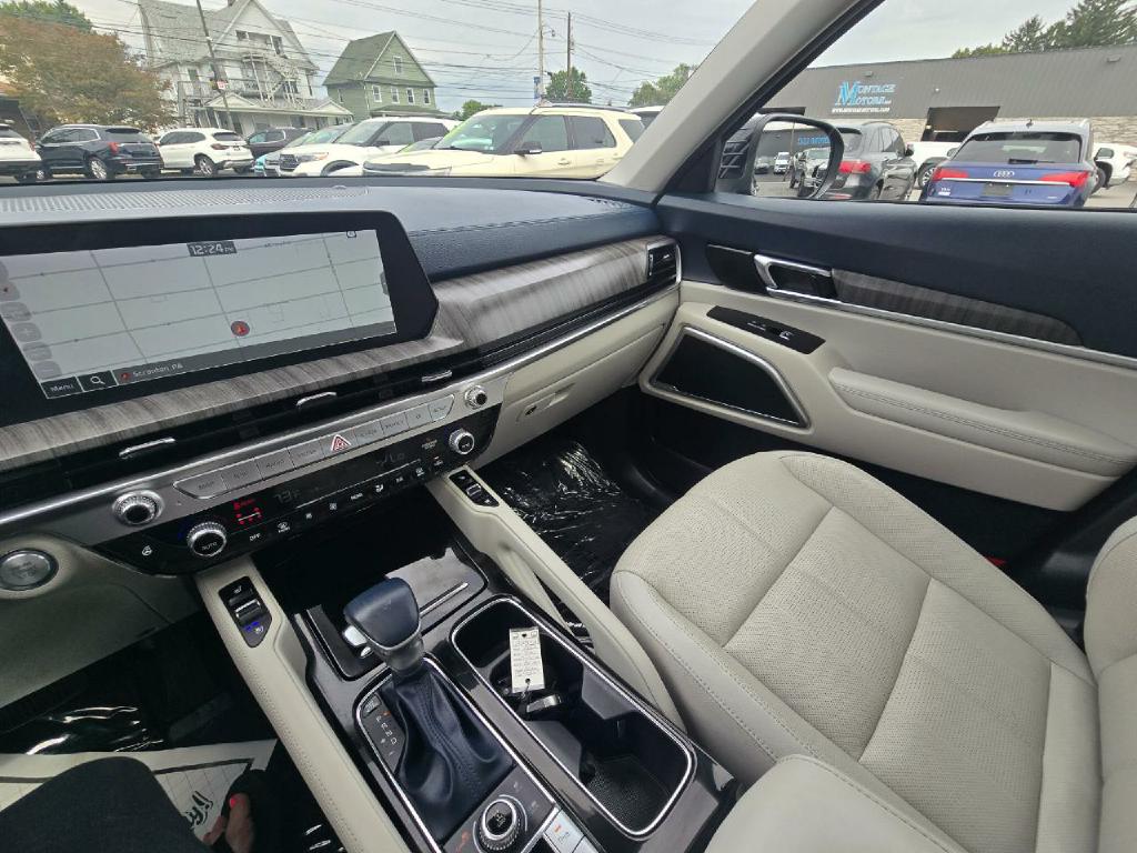Photo 12 of this KIA TELLURIDE